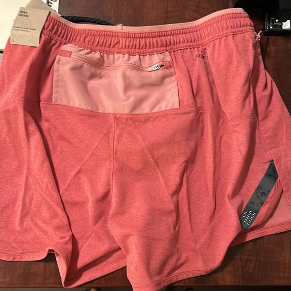 Nike Stride Shorts - Picture 2 of 4